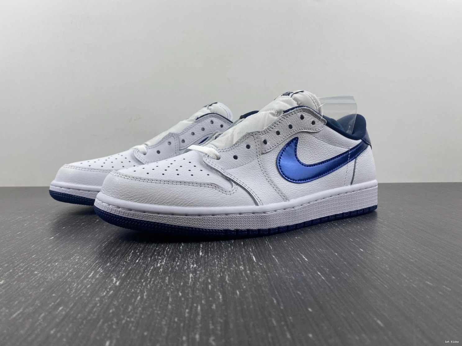 Retro 1 Blue Low Metallic - 705329-106 Jordan 0311